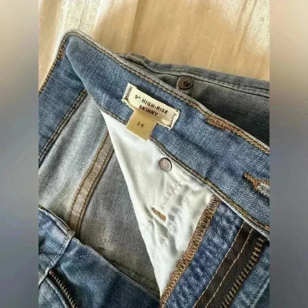 Madewell 9" High-Rise Skinny Jeans in Ontario Wash: Distressed-Hem Edition - Picture 7 of 12